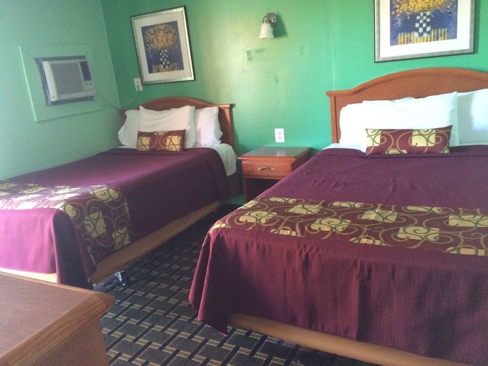 Sleep-Ees Inn, Saginaw & Frankenmuth Δωμάτιο φωτογραφία