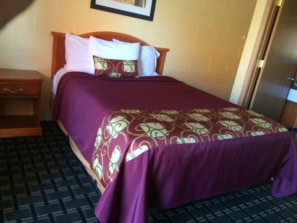 Sleep-Ees Inn, Saginaw & Frankenmuth Δωμάτιο φωτογραφία
